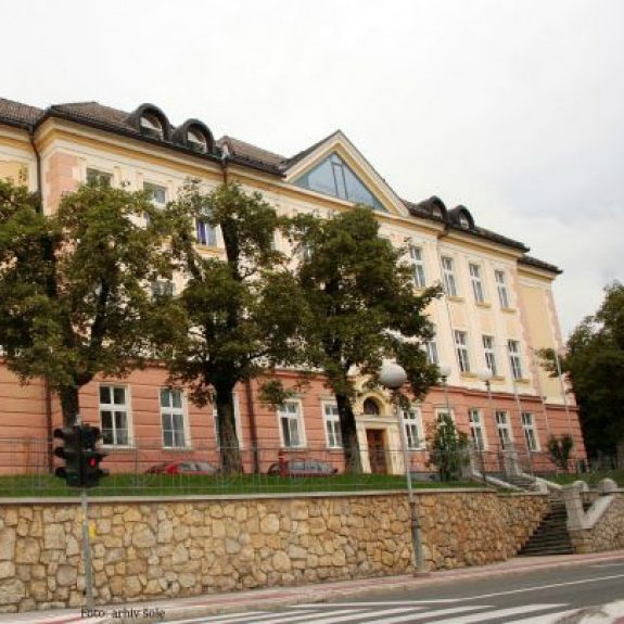 Pročelje gimnazije